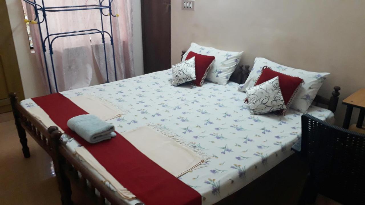 Valiyathayil Home Stay Kochi Exteriör bild