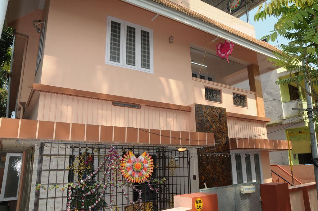 Valiyathayil Home Stay Kochi Exteriör bild