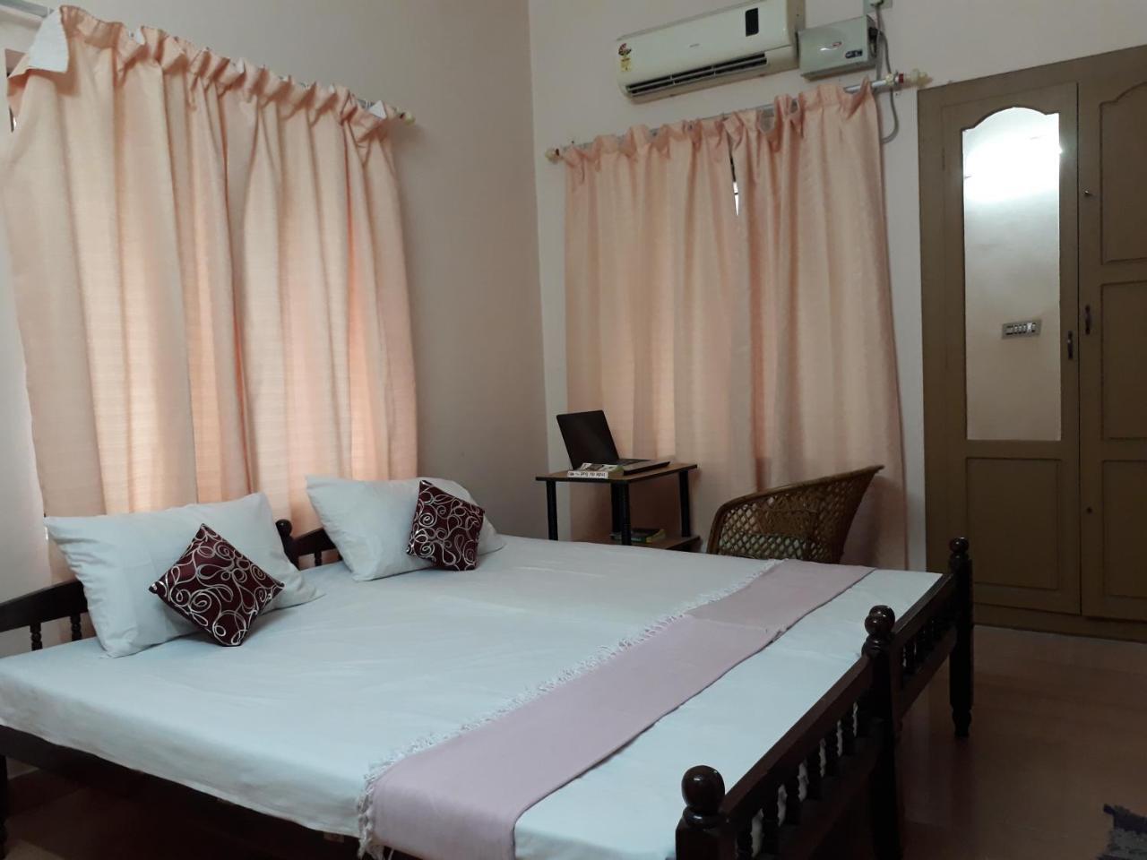 Valiyathayil Home Stay Kochi Exteriör bild